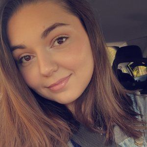 Hi! I'm Holly, welcome to my shop.